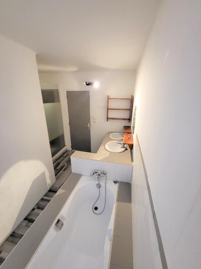 Maison 3 Chambres Avec Piscine Couverte Lespignan Kültér fotó