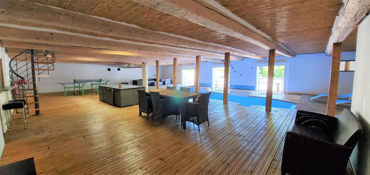 Maison 3 Chambres Avec Piscine Couverte Lespignan Kültér fotó